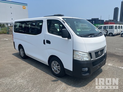 2013 年 Nissan CARAVAN Passenger Van