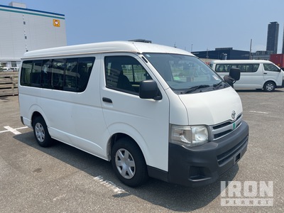 2012 年 Toyota Hiace Passenger Van