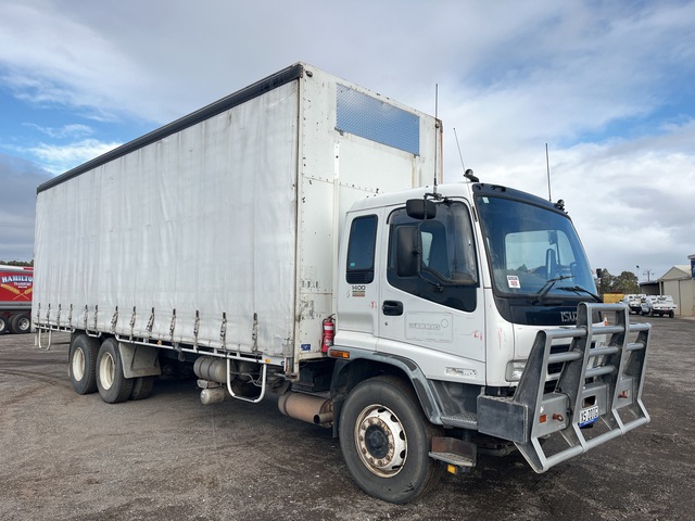 2006 Isuzu FVM 1400 6x2 Tautliner Truck 2006 Isuzu FVM 1400 6x2 Tautliner Truck