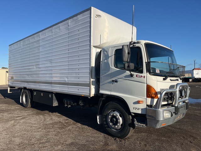 2009 Hino GH 500 1727 4x2 Moving Van Truck 2009 Hino GH 500 1727 4x2 Moving Van Truck