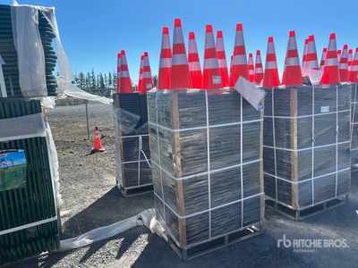 Quantity of (250) 2025 SELA TSC28 28 in Verkeer kegels (Unused)