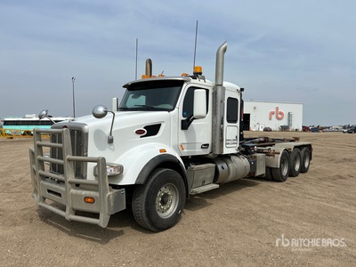 2020 Peterbilt 567 8x6 Sleeper Hooklift Truck