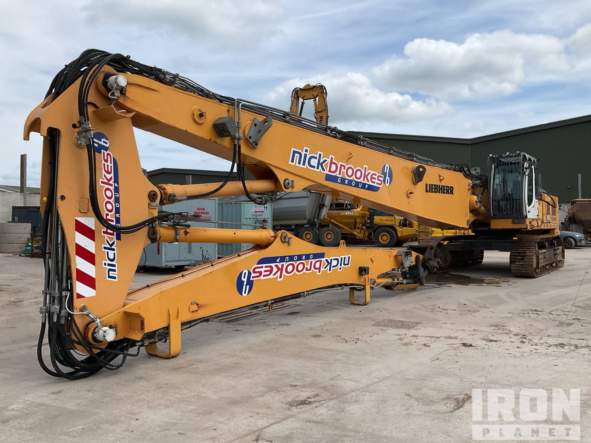 ddaa070d-5a0f-40a0-831c-