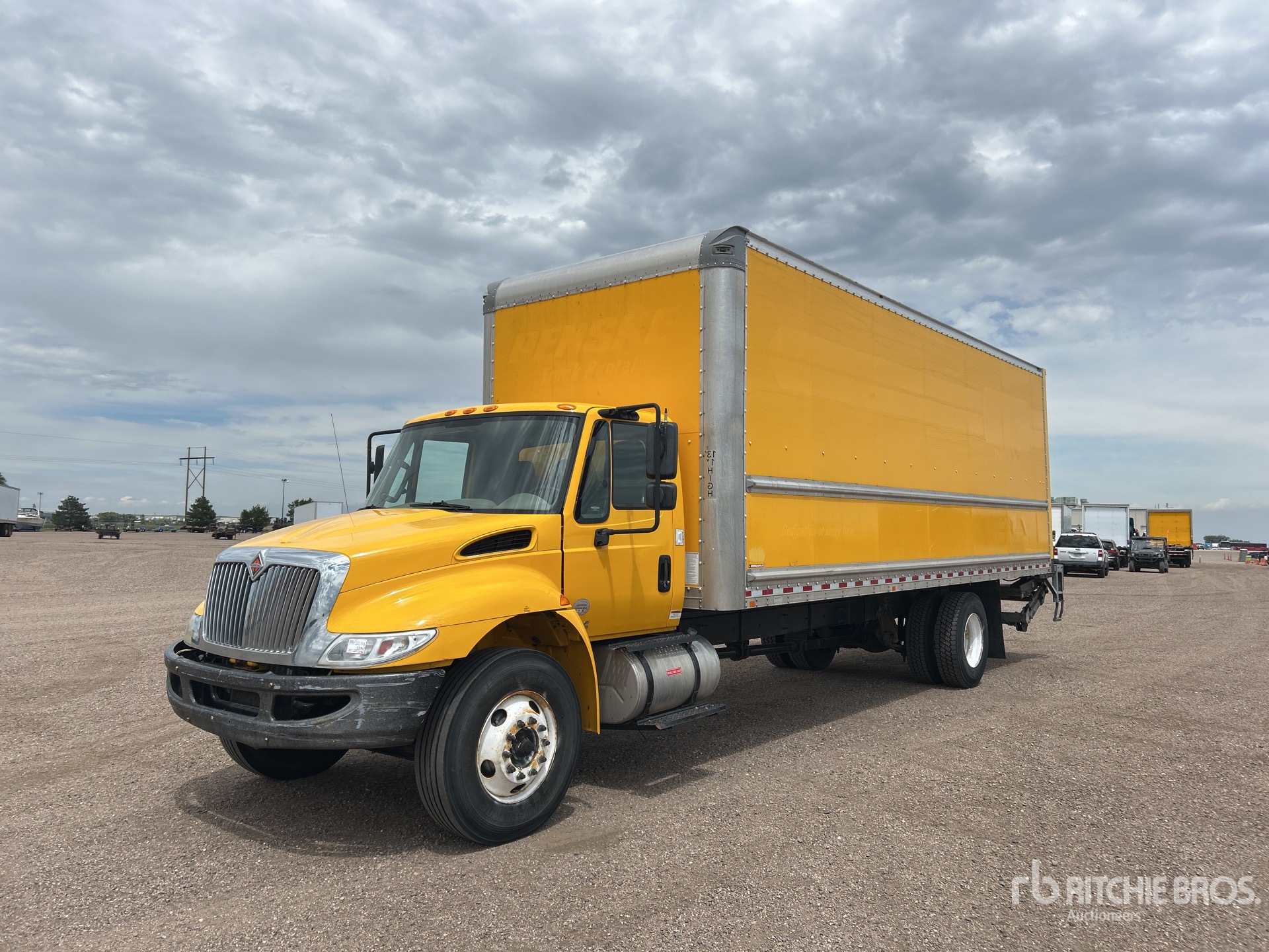 2019 International 4300 4x2 Van Truck