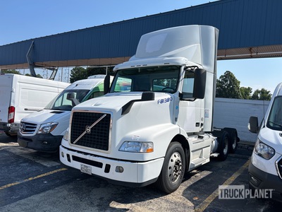 2016 Volvo VNM64T 200 6x4 Ciągnik siodłowy T/A z kabiną dzienną
