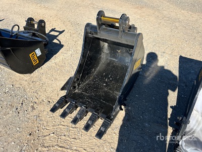 Bolt 24 in Q/C Digging Baggerlöffel (Unused)