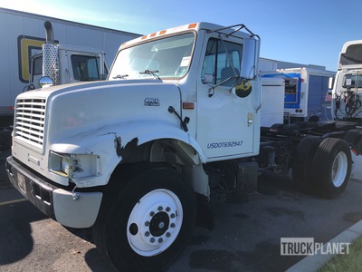 2000 International 4900 4x2 S/A Day Cab Truck Tractor (Inoperable)