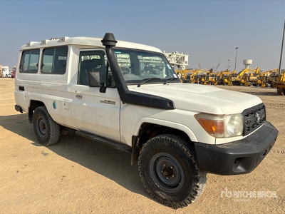 2018 Toyota Land Cruiser 78R 4x4 Vehiculo todoterreno
