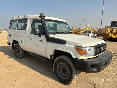 2018 Toyota Land Cruiser 78R 4x4 を見 SUV