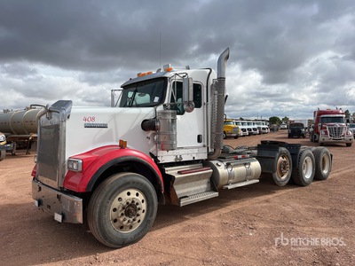 2009 Kenworth W900 8x4 Tri/A Day Cab Truck Tractor