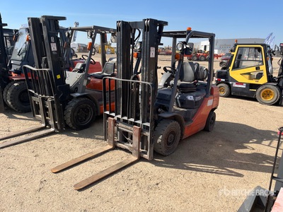 2007 Toyota 8FGU25 3750 lb Pneumatic Tire Forklift