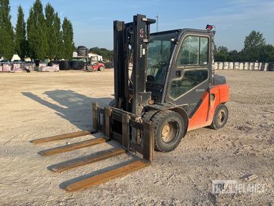 Toyota 8FD35U 6300 lb Pneumatic Tire Carretilla Elevadora