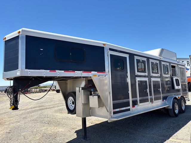 2005 Jamco Trailers 23 ft T/A 4 Horse GN Horse Trailer
