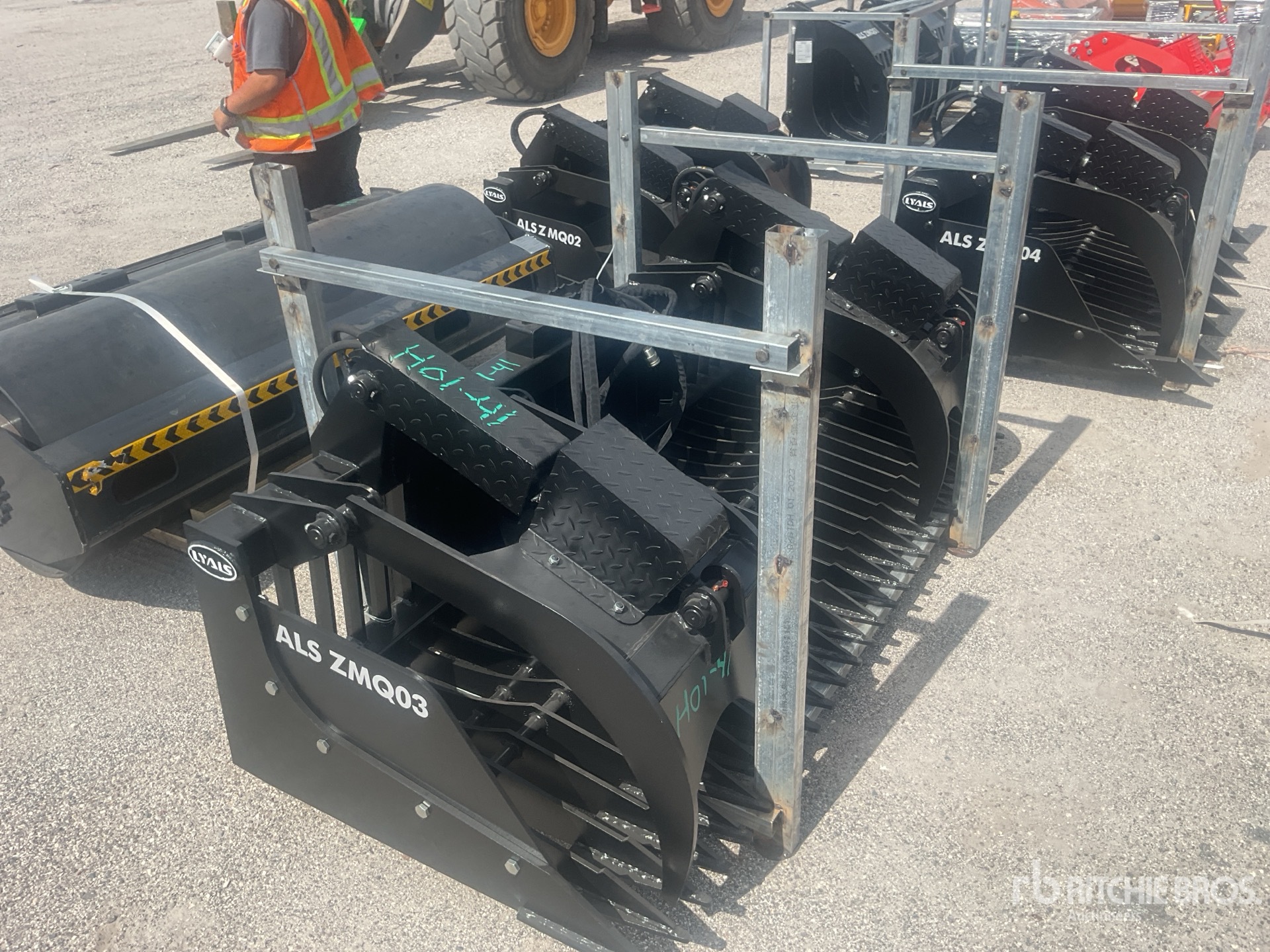 2025 LYALS ZMQO3 82 in Skid Steer Grapple (Unused)