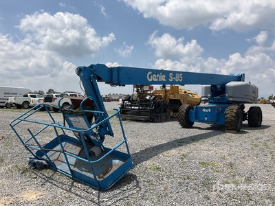 2002 Genie S85 4WD Diesel Elevador Telescopico (INOPERABLE) / Telescopic Boom Lift (Inoperable)