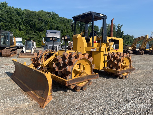 1980 Cat 815 Soil Compactor | Ritchie Bros. Auctioneers