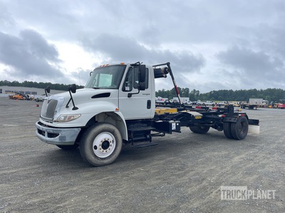 2014 International 4300 4x2 Hooklift Truck