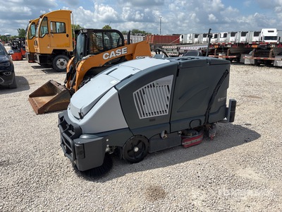 2022 Advance CS7010 48LP Ride-On Fregadora de Suelos