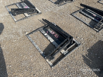 2025 GIYI 30 in Mini Skid Steer Forks (Unused)