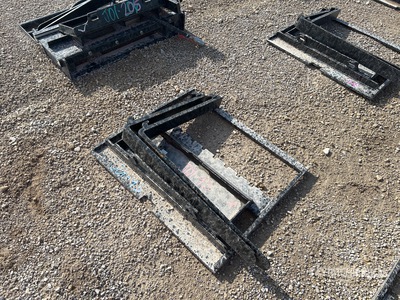 2025 GIYI 30 in Mini Skid Steer Forks (Unused)