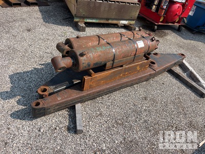 Quantity of (2) Hydraulic Lugger Lift arms and cylinders