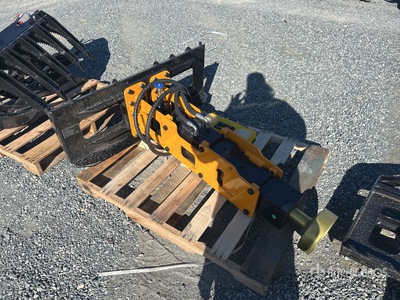 2025 GIYI GY-P680 8 in Skid Steer Post Driver (Unused)