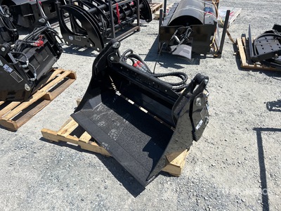 2025 GIYI GY-XKH39F 39 in Multi-Purpose Mini Skid Steer Bucket (Unused)