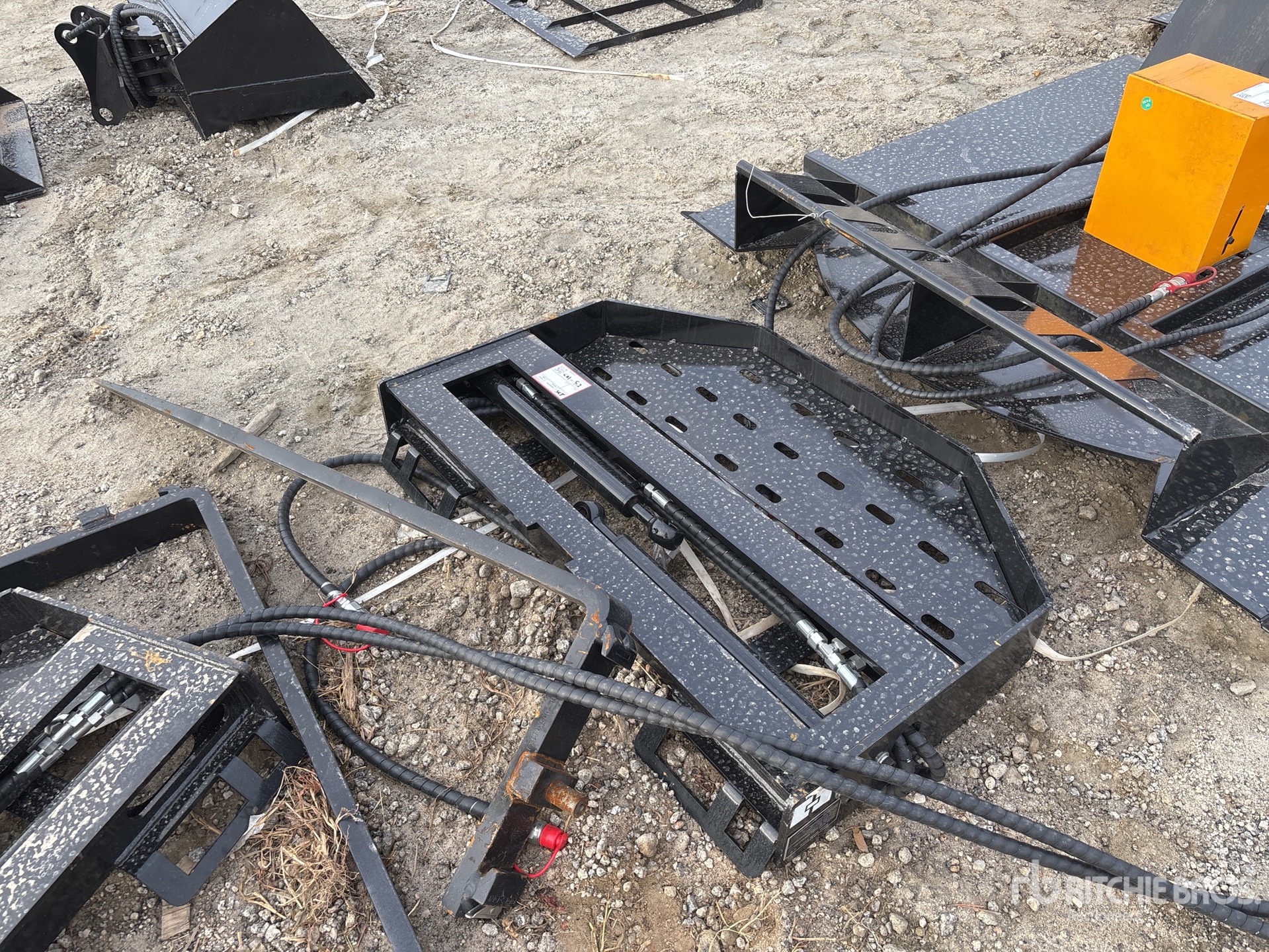 2025 GIYI GY D-CYHC Side Shift Skid Steer Forks (Unused)