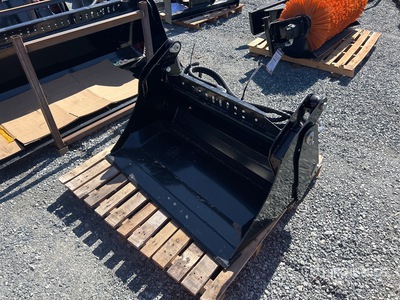 2025 GIYI GY-XKH39F 39 in Multi-Purpose Mini Skid Steer Bucket (Unused)