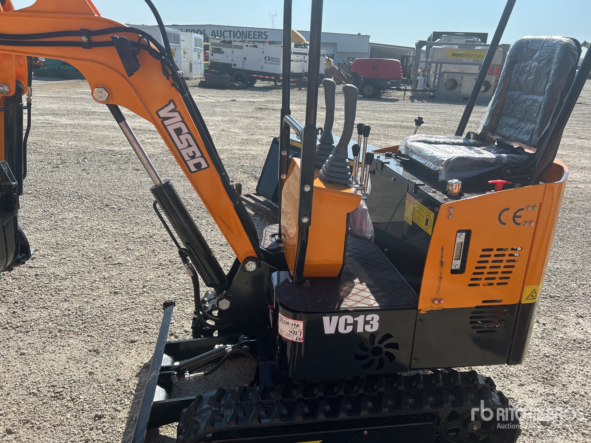 2025 VICSEC VC13J-Y Mini Excavator (Unused)