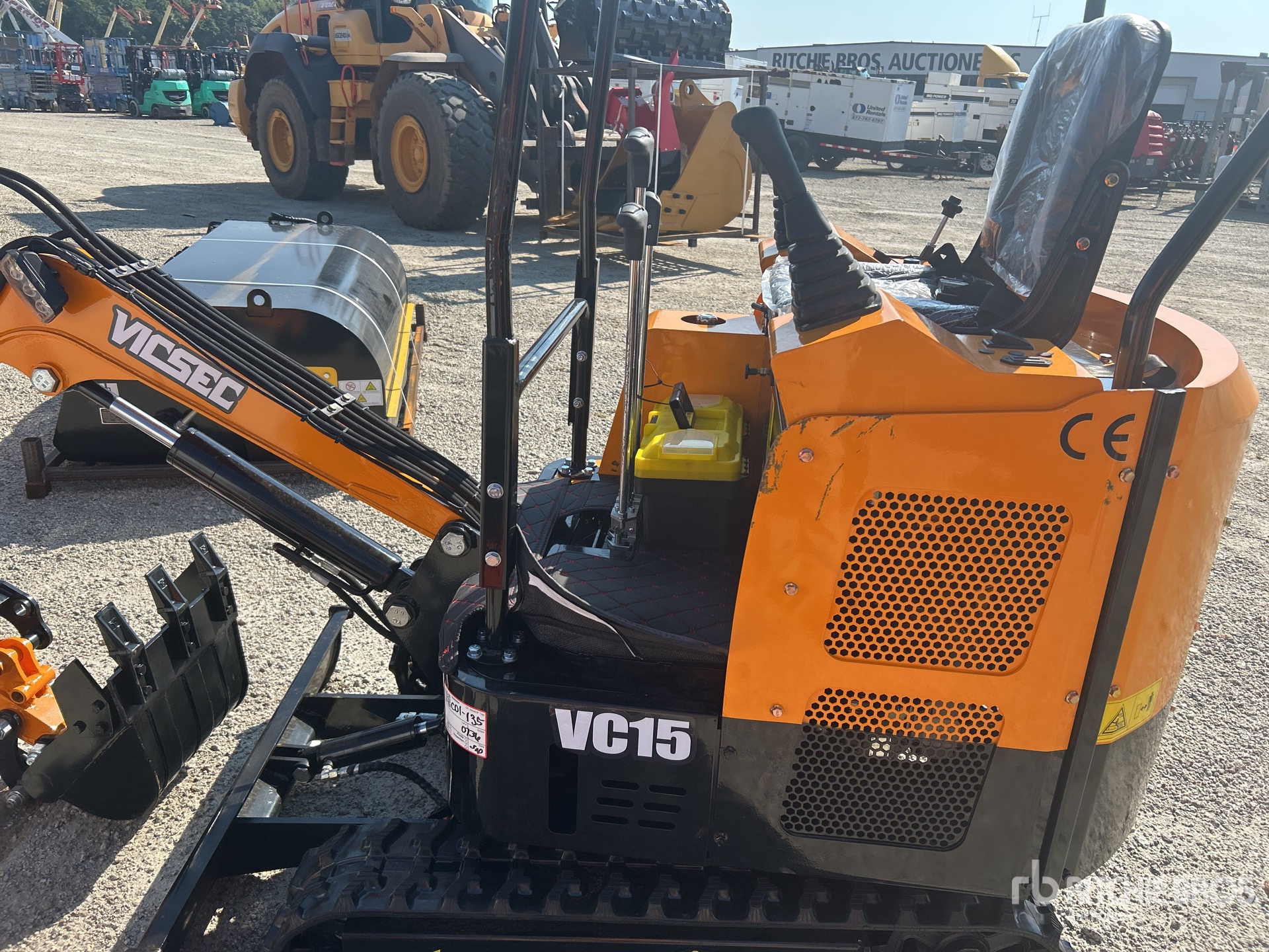 2025 VICSEC VC15J-Y Mini Excavator (Unused)