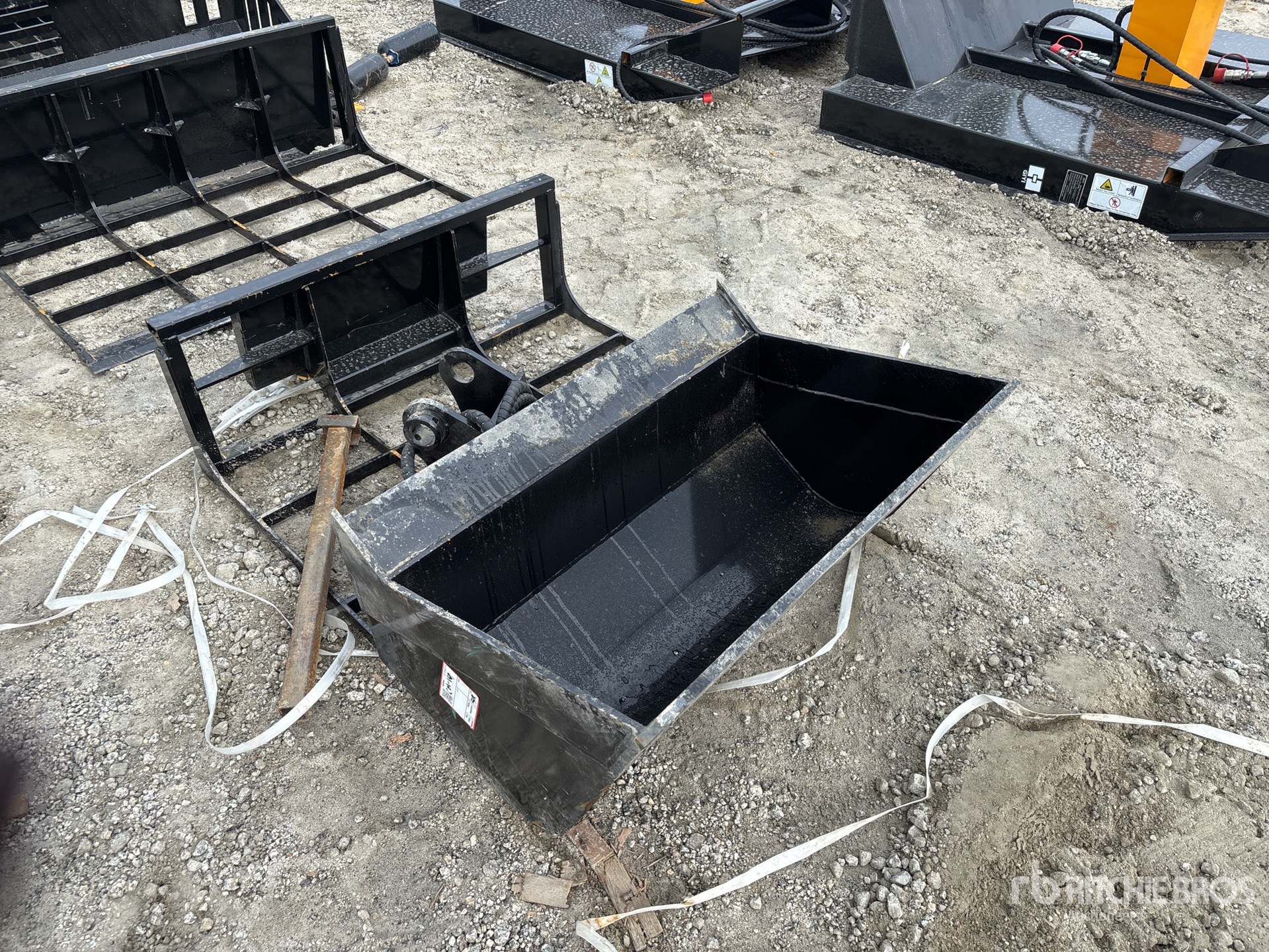 2025 GIYI GY-D5T CAT Tilting Excavator Bucket (Unused)