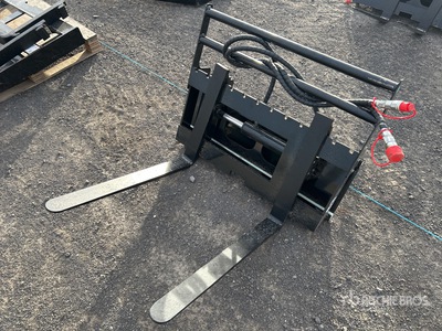 2025 GIYI GY-CYHC 760 mm Mini Skid Steer Forks (Unused)