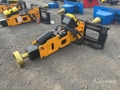 2025 GIYI D680 スキッドステア付属部品 (Unused)