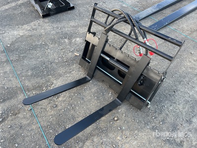 2025 GIYI GY-CYHC 760 mm Mini Skid Steer Forks (Unused)