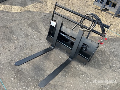 2025 GIYI GY-CYHC 760 mm Mini Skid Steer Forks (Unused)
