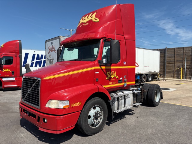 2015 Volvo VNM 4x2 S/A Day Cab Truck Tractor