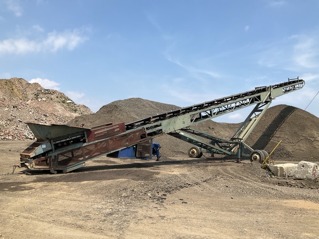 Webco 30 in x 100 ft Portable Stacking Conveyor Webco 30 in x 100 ft Portable Stacking Conveyor