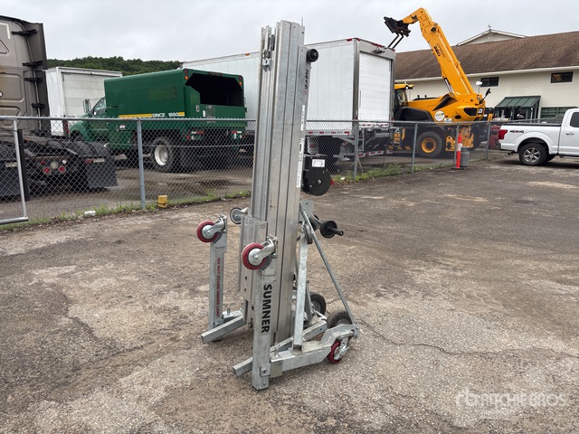 Sumner Model R150 2023 Sumner 2615 Material Hoist | Ritchie Bros. Auctioneers