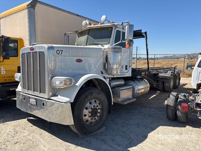 2020 Peterbilt 389 6x4 Roll-Off Truck