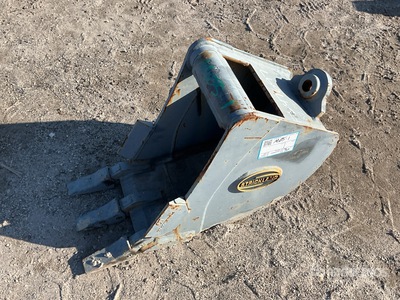 2019 Strickland WR27 12 in Excavator Bucket - Fits John Deere 30/35