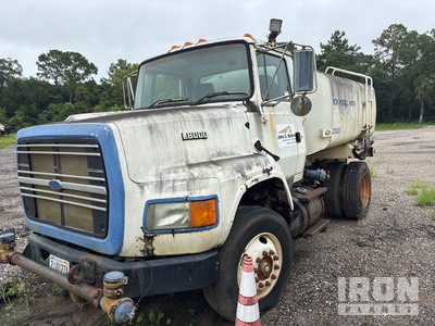 1995 Ford L8000 2000 gal 4x2 Water Truck