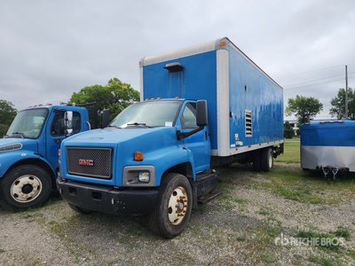 2007 GMC 7000 4x2 Van Truck