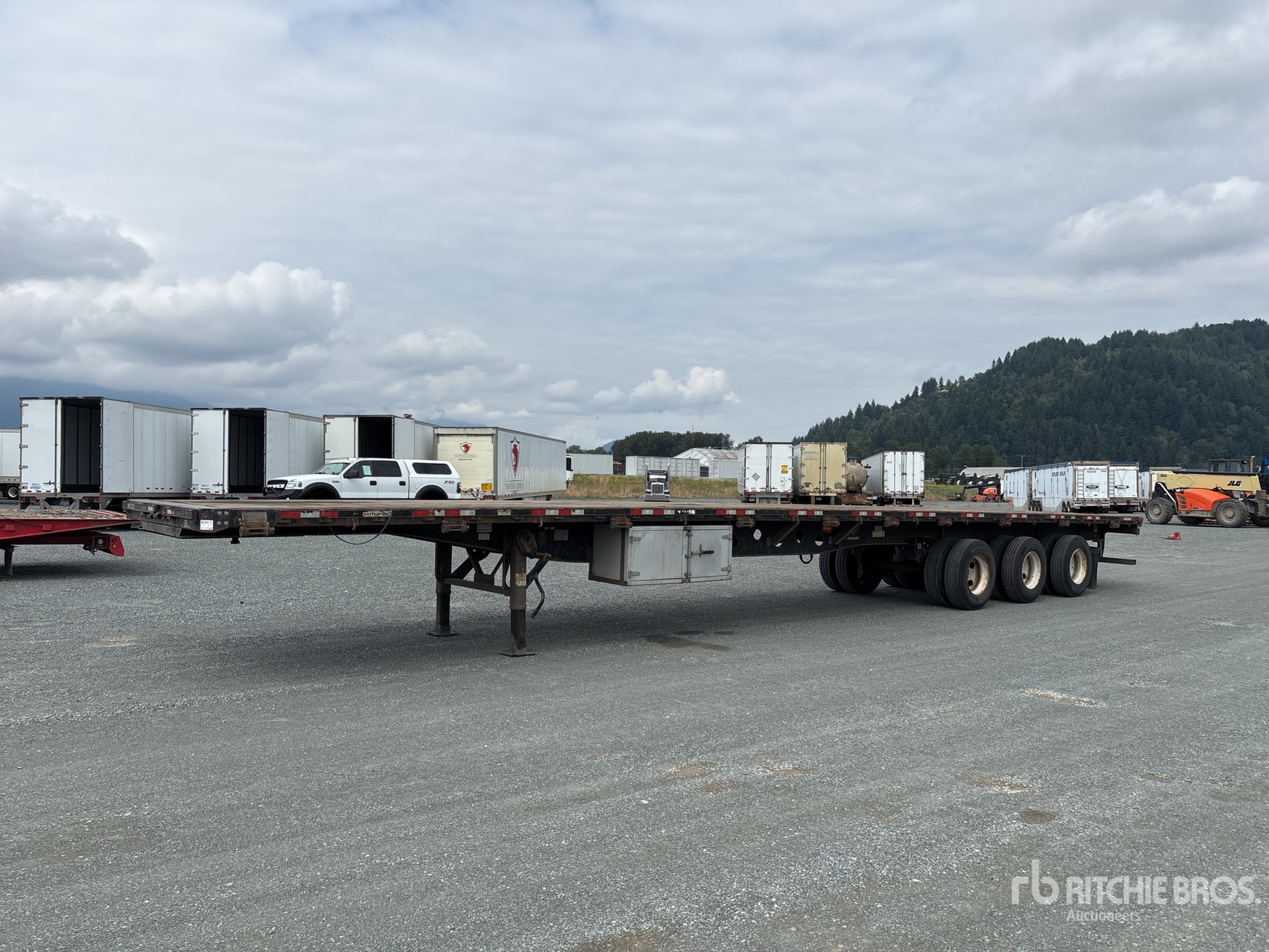 2014 Manac 53 ft Tri/A Spread Axle مقطورة مسطحة