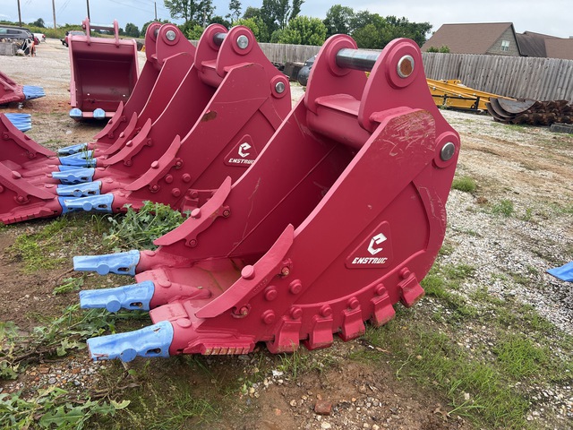 Enstruc 30 in Excavator Bucket - Fits John Deere 330-380G Enstruc 30 in Excavator Bucket - Fits John Deere 330-380G