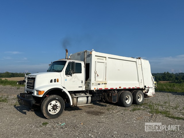 WASTE COLLECTION TRUCK  2006 STERLING
