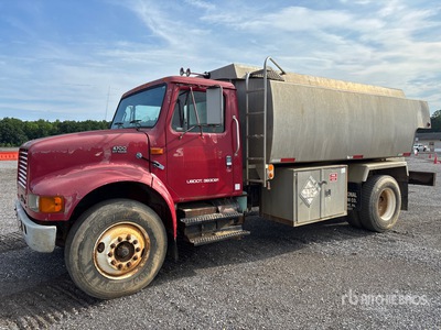 2000 International 4700 4x2 S/A Fuel Truck