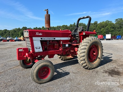 1975 International 1066 Farmall Trattore agricolo 2RM