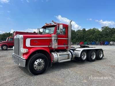2016 Peterbilt 389 8x4 Tri/A Dagcabine Trekker