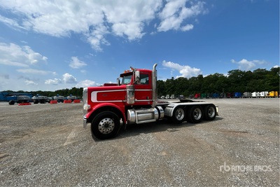 2016 Peterbilt 389 8x4 Tri/A Dagcabine Trekker